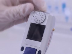 如何使用 Eppendorf 电动移液器？